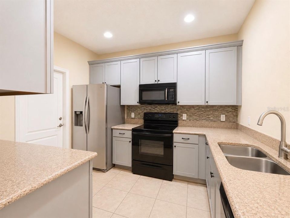 For Rent: $2,200 (3 beds, 2 baths, 1455 Square Feet)