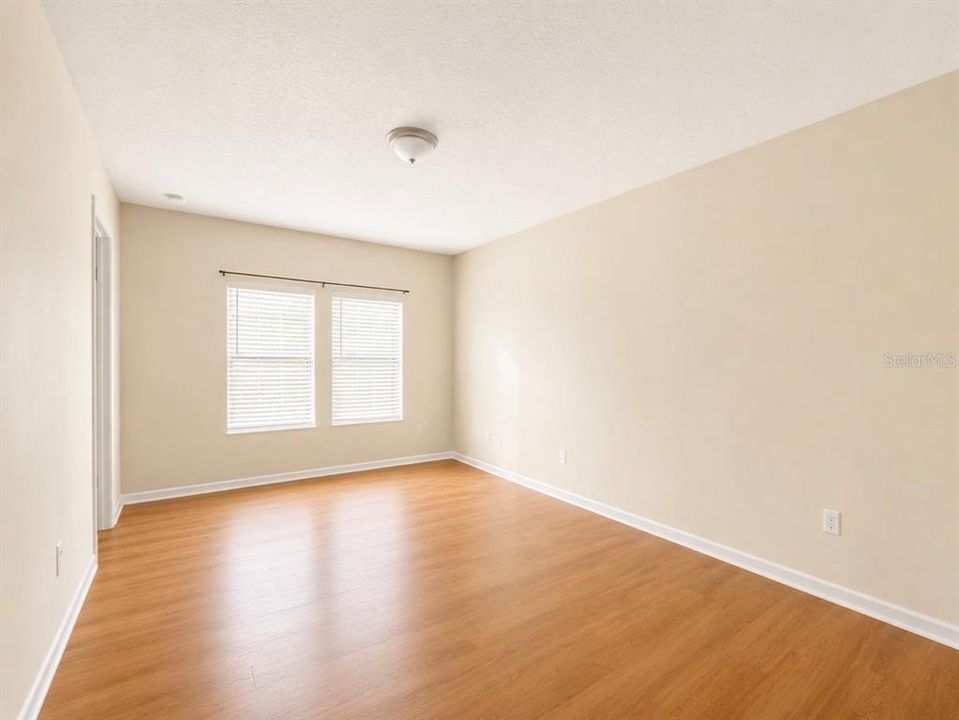 For Rent: $2,200 (3 beds, 2 baths, 1455 Square Feet)