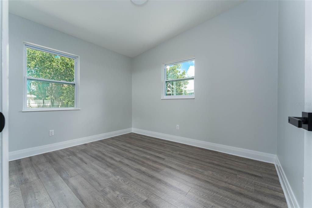 For Sale: $349,900 (4 beds, 2 baths, 1247 Square Feet)
