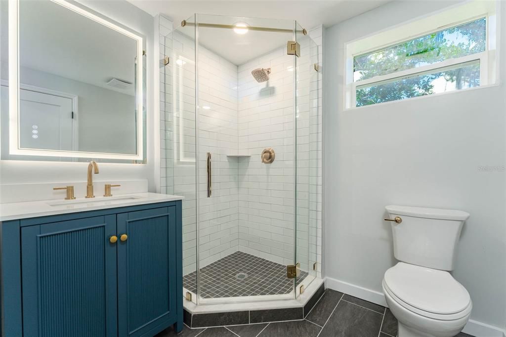 For Sale: $349,900 (4 beds, 2 baths, 1247 Square Feet)
