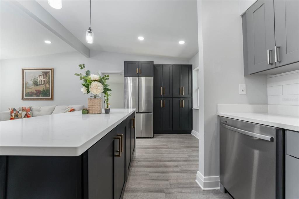 For Sale: $349,900 (4 beds, 2 baths, 1247 Square Feet)