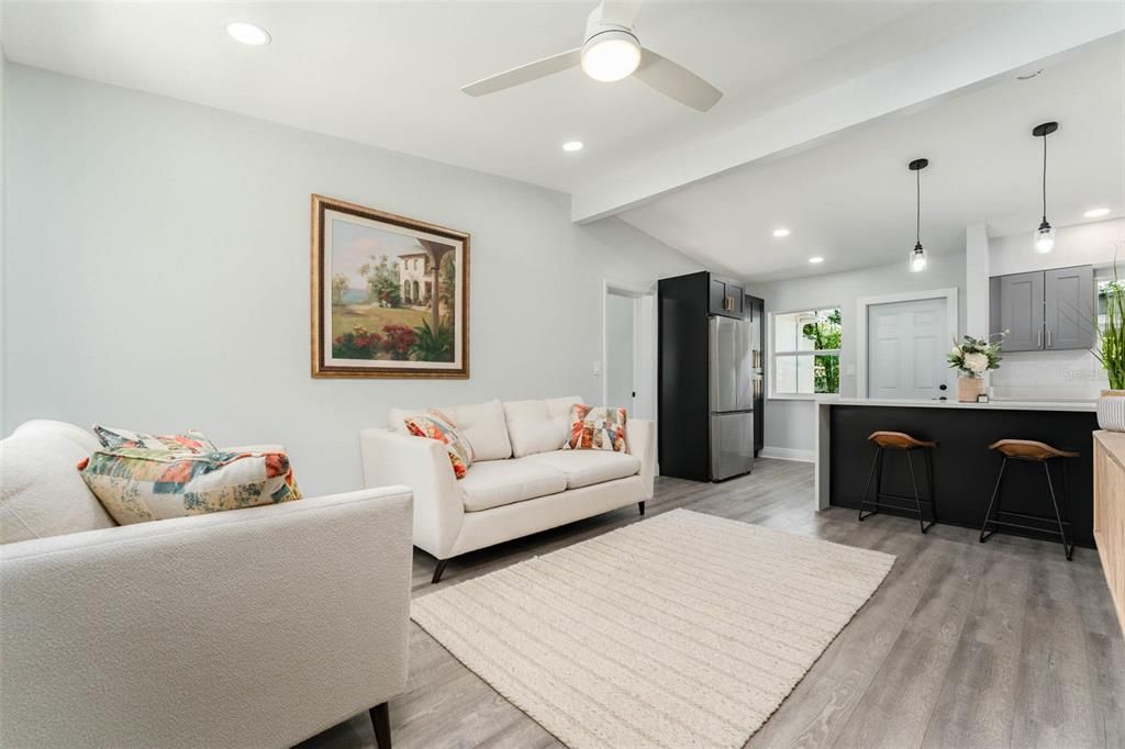 For Sale: $349,900 (4 beds, 2 baths, 1247 Square Feet)