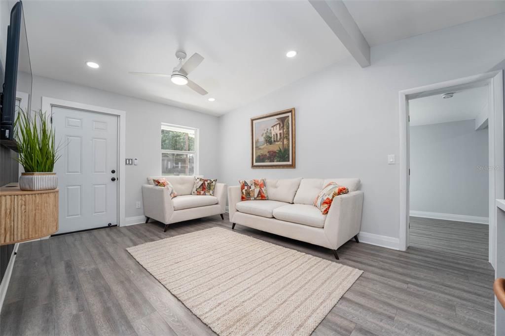For Sale: $349,900 (4 beds, 2 baths, 1247 Square Feet)