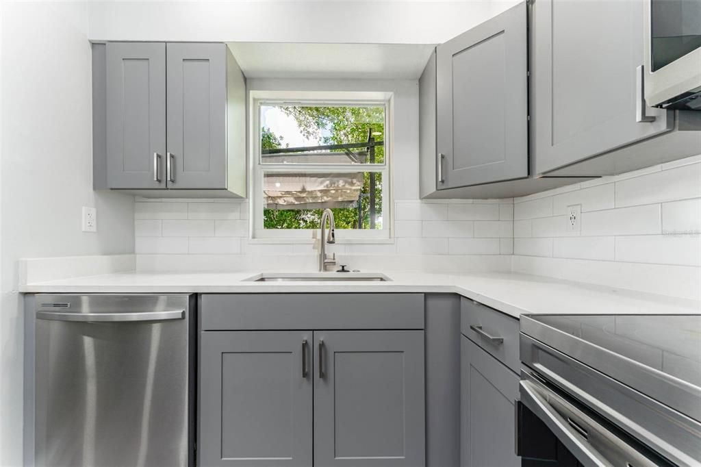 For Sale: $349,900 (4 beds, 2 baths, 1247 Square Feet)