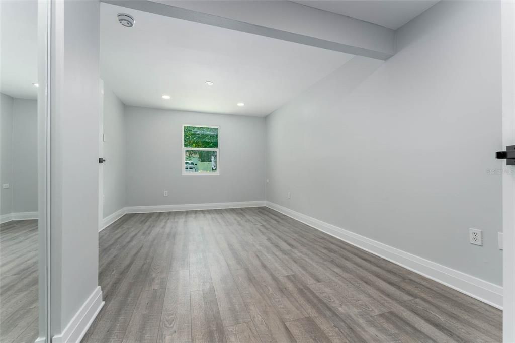 For Sale: $349,900 (4 beds, 2 baths, 1247 Square Feet)