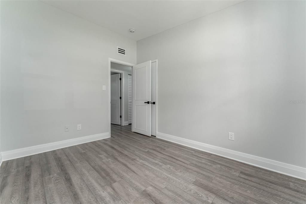 For Sale: $349,900 (4 beds, 2 baths, 1247 Square Feet)