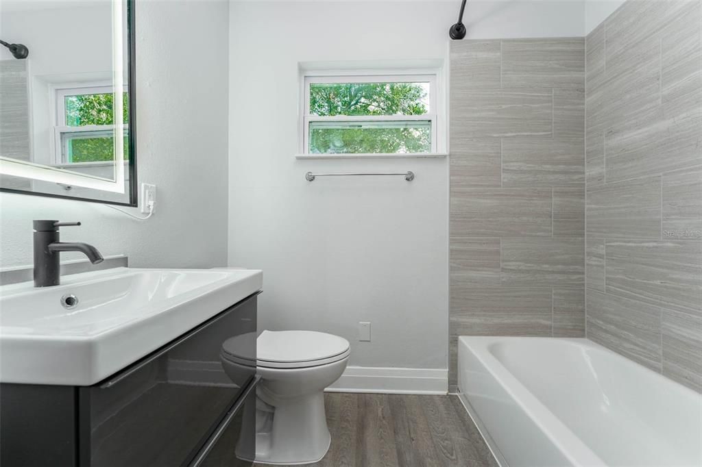 For Sale: $349,900 (4 beds, 2 baths, 1247 Square Feet)