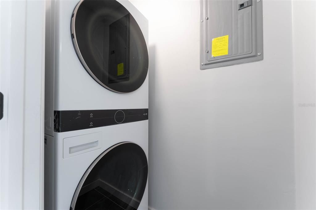 For Sale: $349,900 (4 beds, 2 baths, 1247 Square Feet)