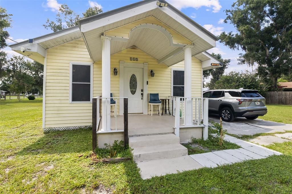 For Sale: $239,500 (2 beds, 1 baths, 1001 Square Feet)