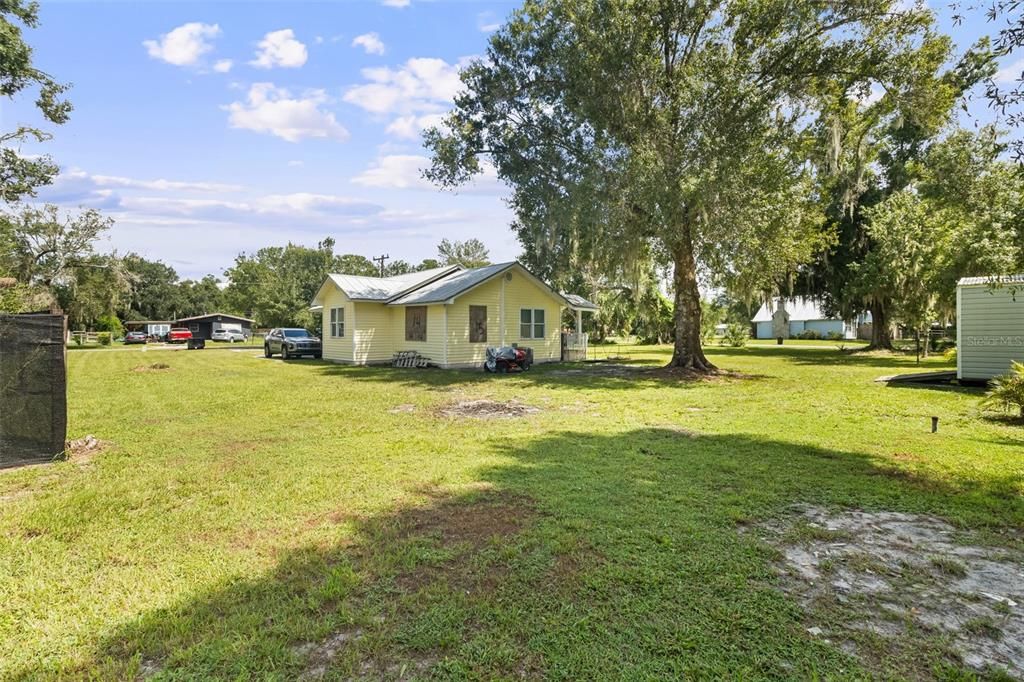 For Sale: $239,500 (2 beds, 1 baths, 1001 Square Feet)