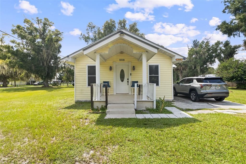 For Sale: $239,500 (2 beds, 1 baths, 1001 Square Feet)