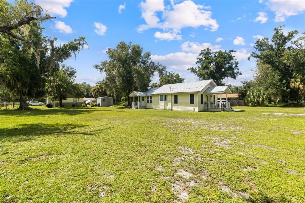 For Sale: $239,500 (2 beds, 1 baths, 1001 Square Feet)
