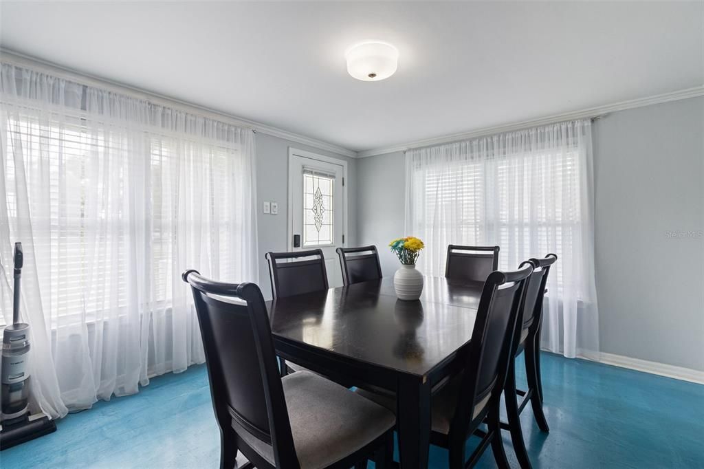 For Sale: $239,500 (2 beds, 1 baths, 1001 Square Feet)