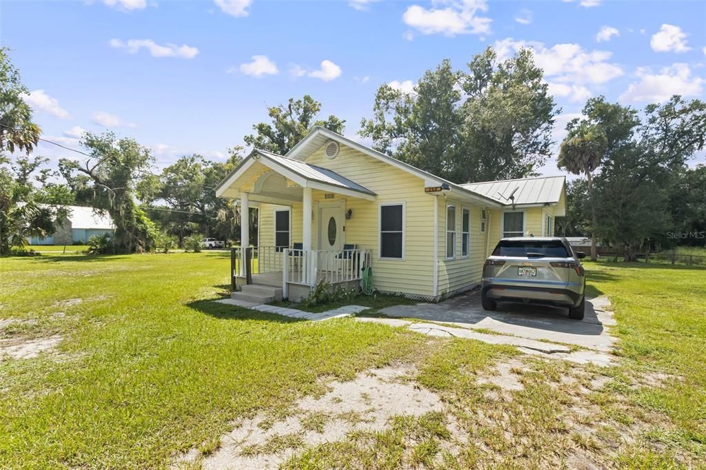 For Sale: $239,500 (2 beds, 1 baths, 1001 Square Feet)