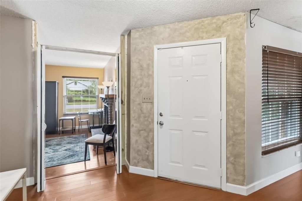 For Sale: $400,000 (3 beds, 2 baths, 1521 Square Feet)