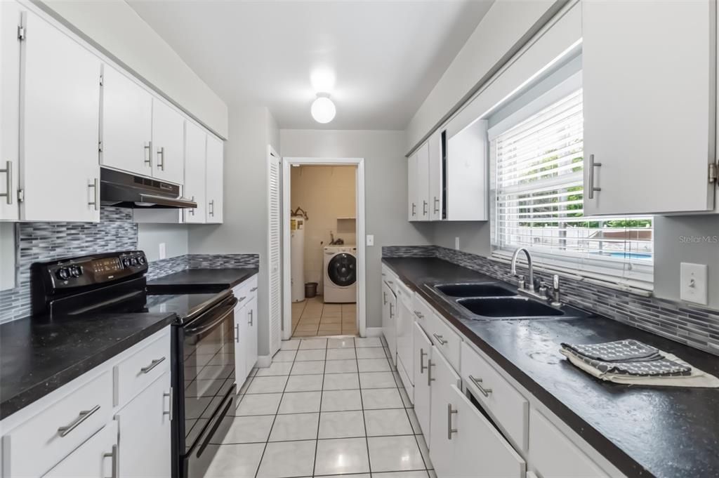 For Sale: $400,000 (3 beds, 2 baths, 1521 Square Feet)