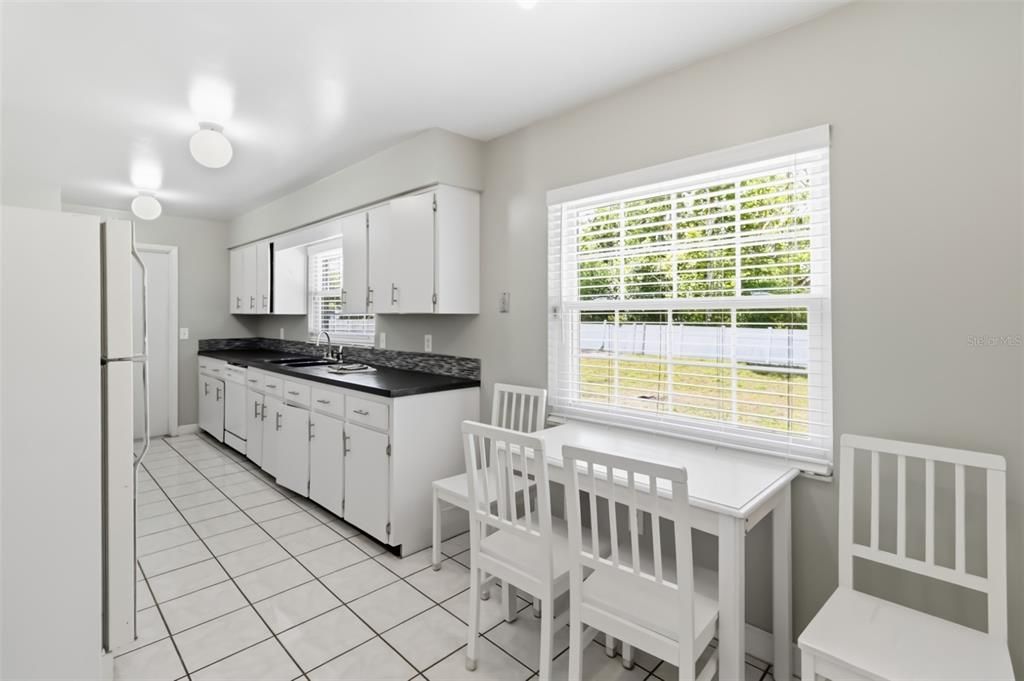 For Sale: $400,000 (3 beds, 2 baths, 1521 Square Feet)