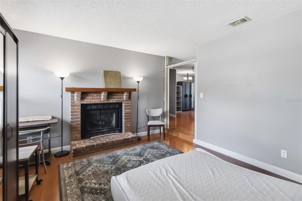 For Sale: $400,000 (3 beds, 2 baths, 1521 Square Feet)