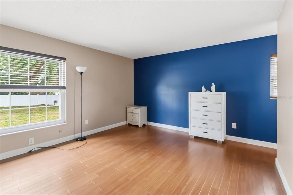 For Sale: $400,000 (3 beds, 2 baths, 1521 Square Feet)