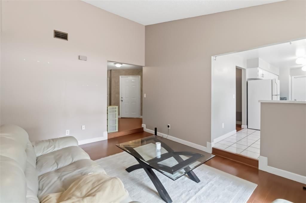 For Sale: $400,000 (3 beds, 2 baths, 1521 Square Feet)