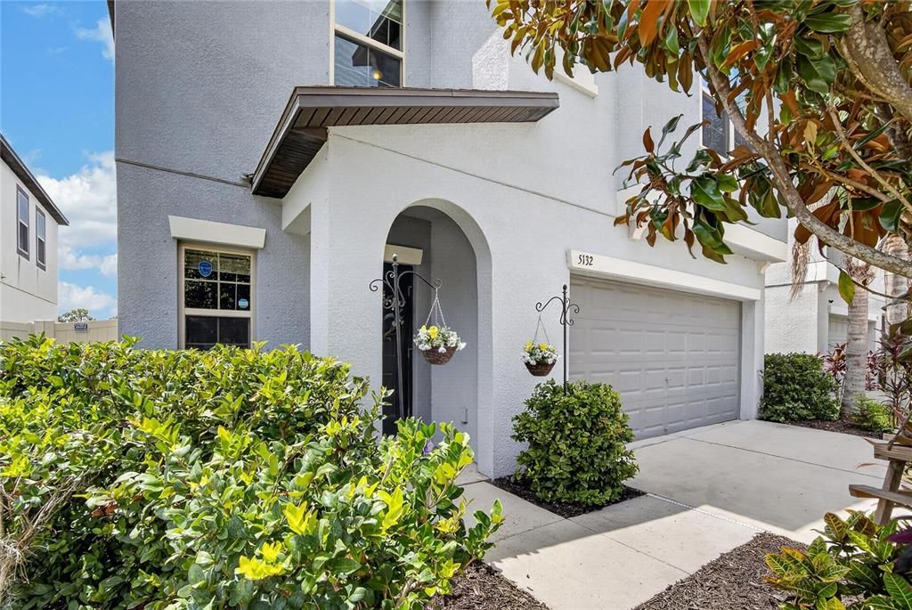 For Sale: $384,900 (5 beds, 2 baths, 2264 Square Feet)