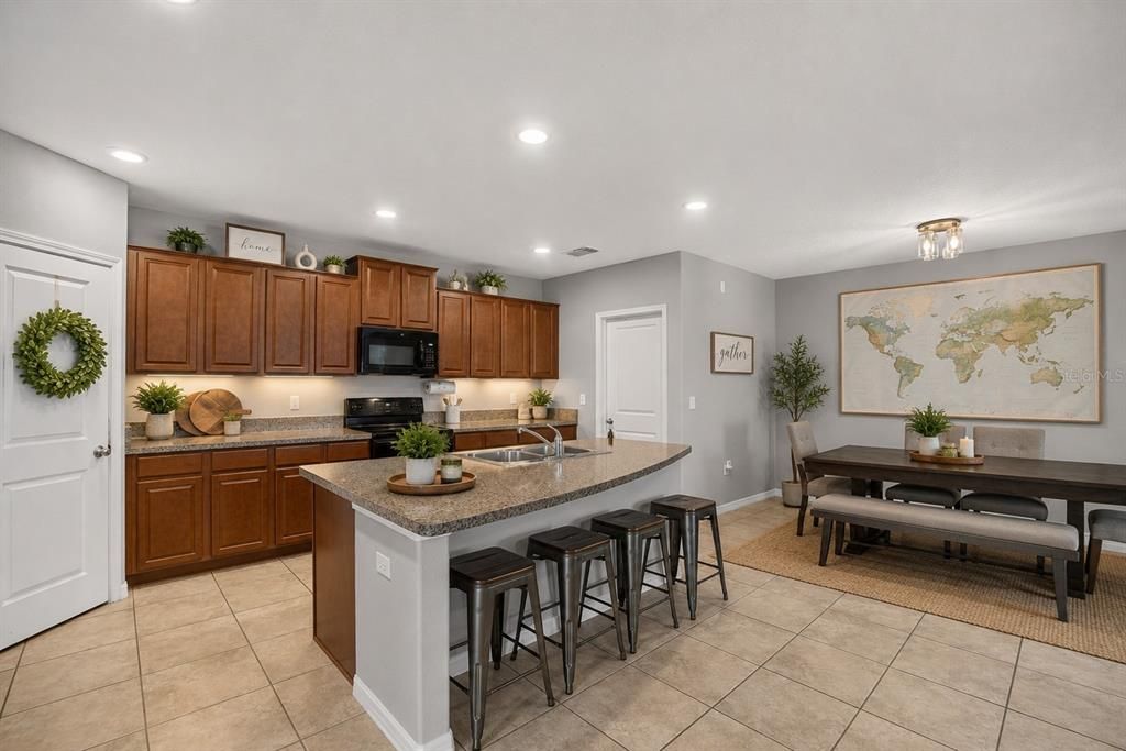 For Sale: $384,900 (5 beds, 2 baths, 2264 Square Feet)