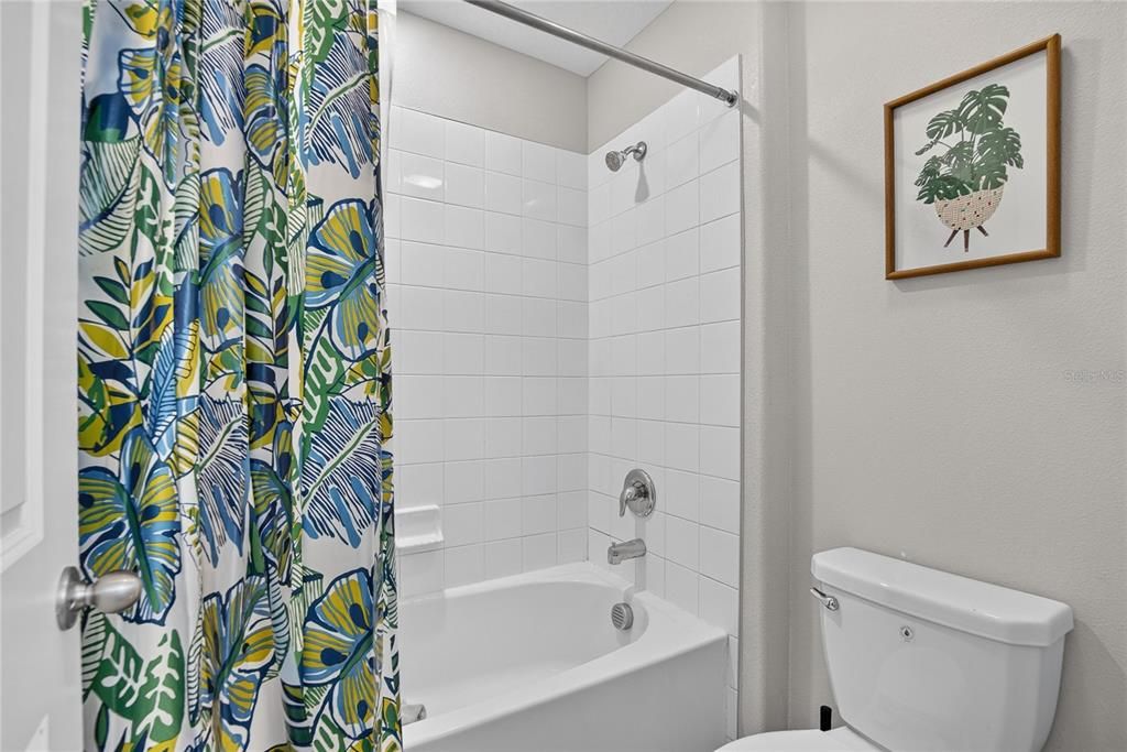 For Sale: $384,900 (5 beds, 2 baths, 2264 Square Feet)