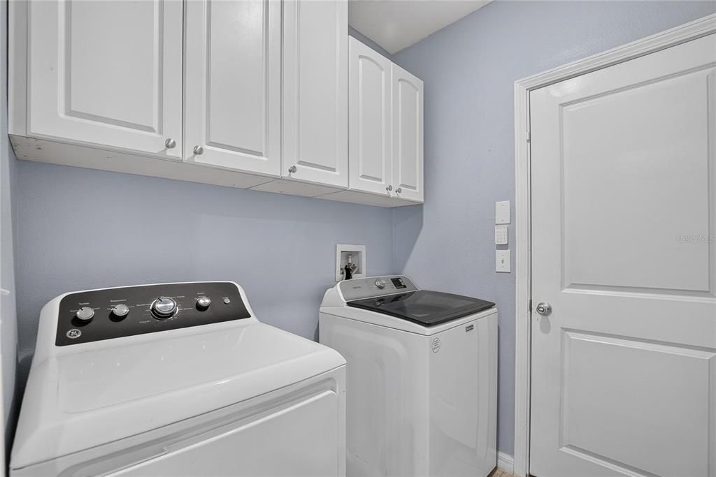 For Sale: $384,900 (5 beds, 2 baths, 2264 Square Feet)