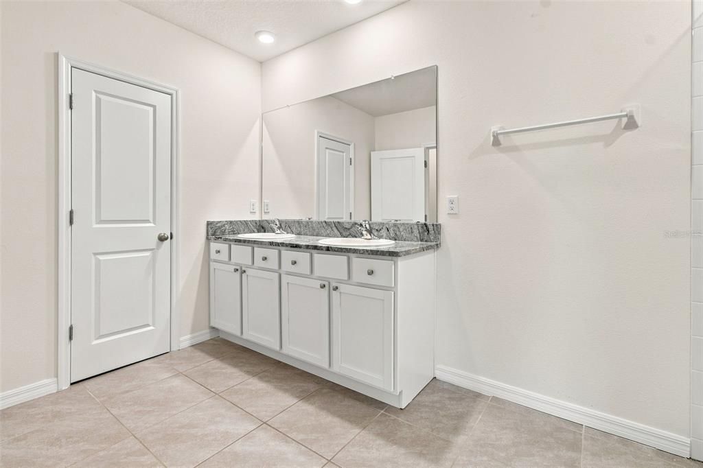 For Rent: $2,400 (4 beds, 2 baths, 2260 Square Feet)