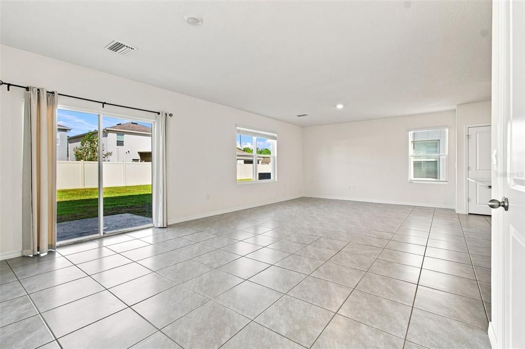 For Rent: $2,400 (4 beds, 2 baths, 2260 Square Feet)