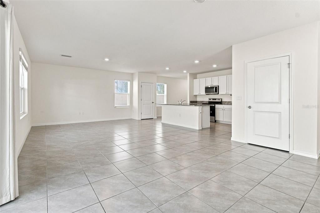 For Rent: $2,400 (4 beds, 2 baths, 2260 Square Feet)