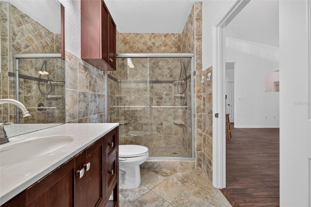 For Sale: $199,900 (1 beds, 1 baths, 915 Square Feet)