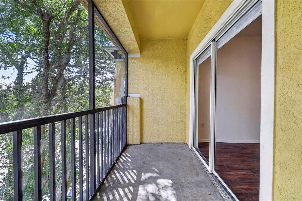 For Sale: $199,900 (1 beds, 1 baths, 915 Square Feet)