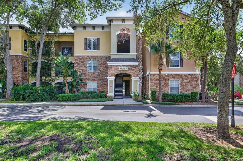 For Sale: $199,900 (1 beds, 1 baths, 915 Square Feet)