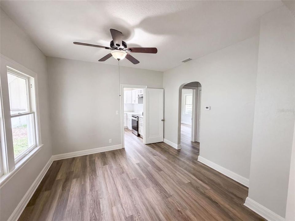 For Sale: $395,000 (2 beds, 1 baths, 916 Square Feet)