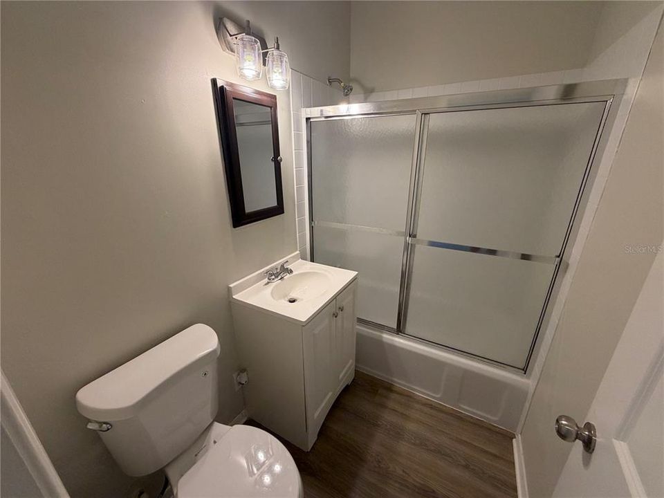 For Sale: $395,000 (2 beds, 1 baths, 916 Square Feet)