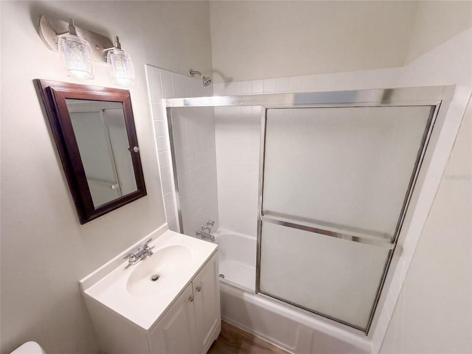 For Sale: $395,000 (2 beds, 1 baths, 916 Square Feet)