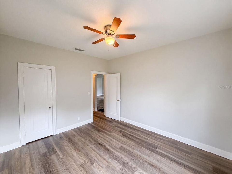 For Sale: $395,000 (2 beds, 1 baths, 916 Square Feet)