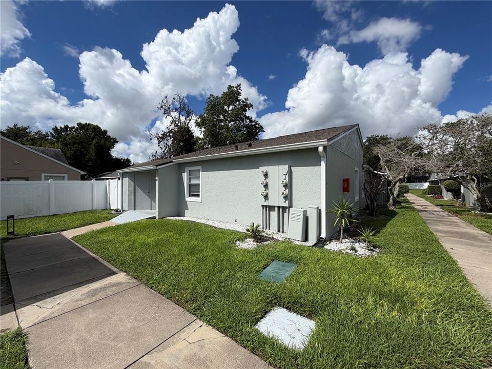 For Sale: $184,000 (1 beds, 1 baths, 674 Square Feet)