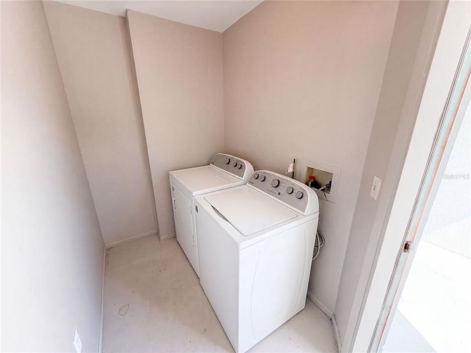 For Sale: $184,000 (1 beds, 1 baths, 674 Square Feet)
