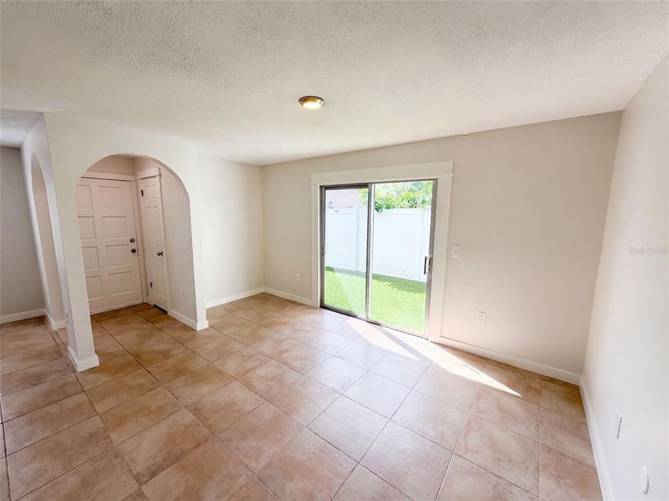 For Sale: $184,000 (1 beds, 1 baths, 674 Square Feet)