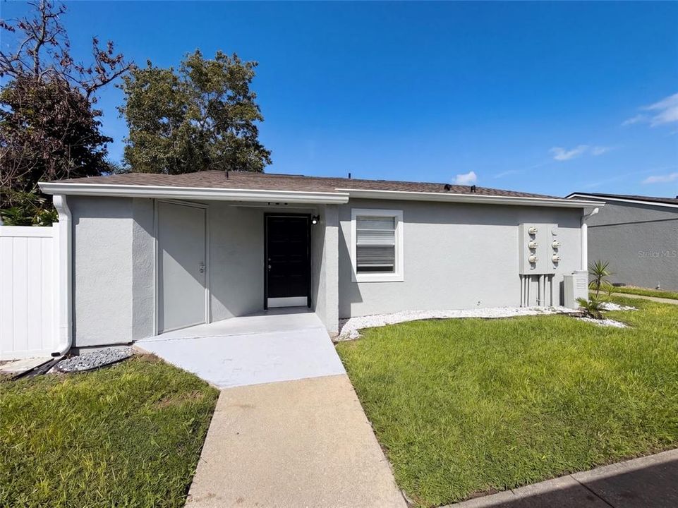 For Sale: $184,000 (1 beds, 1 baths, 674 Square Feet)