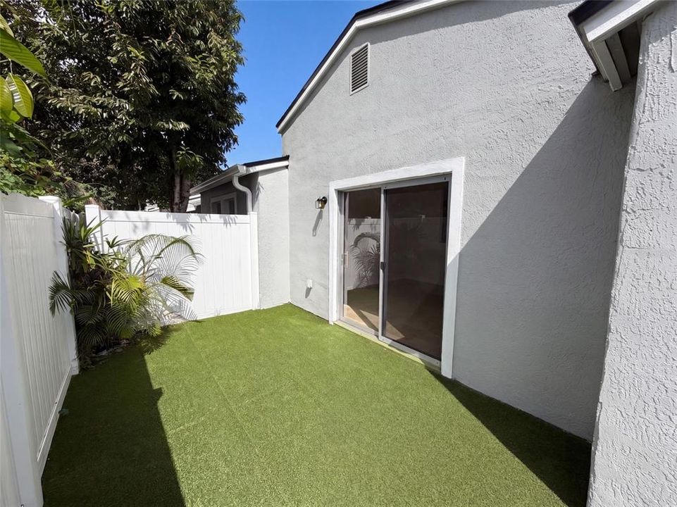 For Sale: $184,000 (1 beds, 1 baths, 674 Square Feet)
