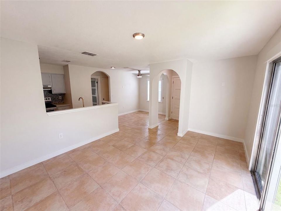 For Sale: $184,000 (1 beds, 1 baths, 674 Square Feet)