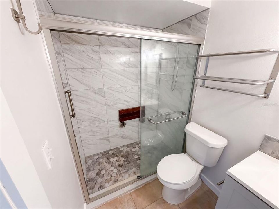 For Sale: $184,000 (1 beds, 1 baths, 674 Square Feet)