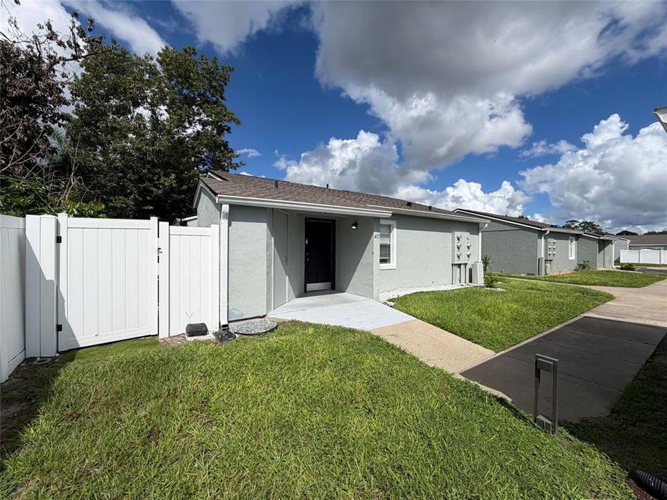 For Sale: $184,000 (1 beds, 1 baths, 674 Square Feet)