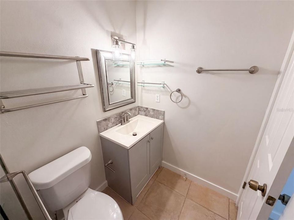 For Sale: $184,000 (1 beds, 1 baths, 674 Square Feet)