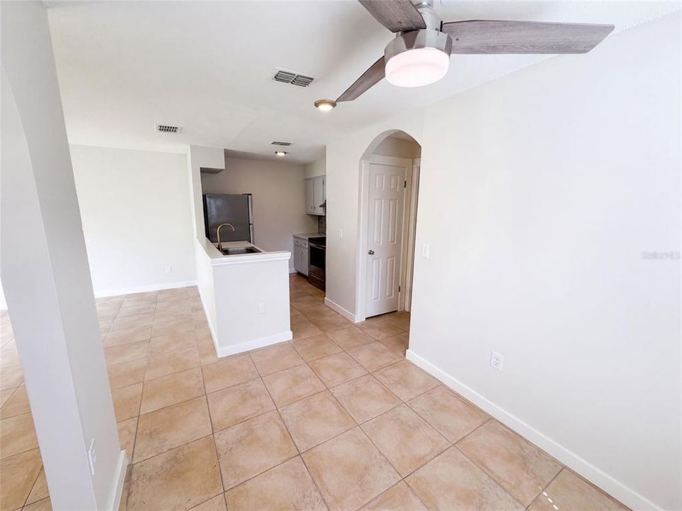 For Sale: $184,000 (1 beds, 1 baths, 674 Square Feet)