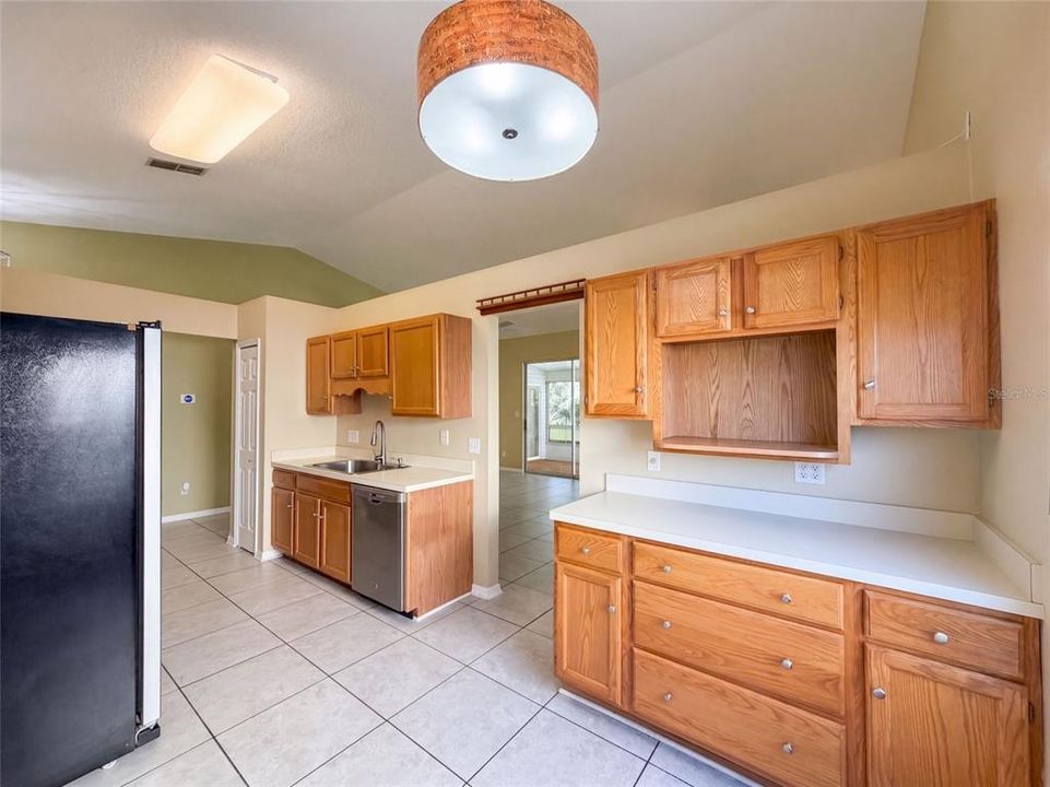 For Sale: $225,000 (2 beds, 2 baths, 1256 Square Feet)