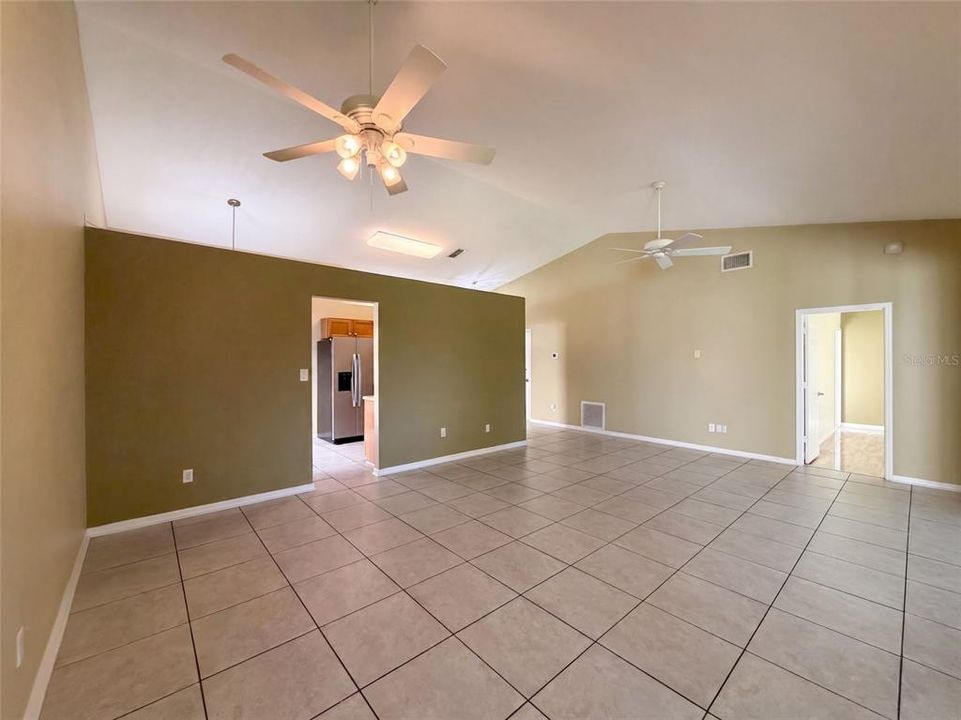 For Sale: $225,000 (2 beds, 2 baths, 1256 Square Feet)